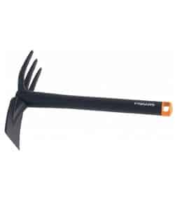 Motyčka Fiskars - máj v záhrade