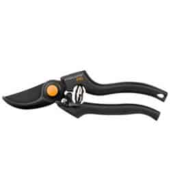 Záhradné nožnice Fiskars - máj v záhrade