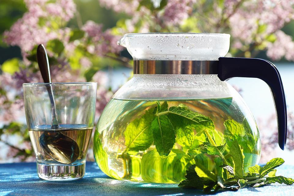 Mätový čaj a mätový sirup