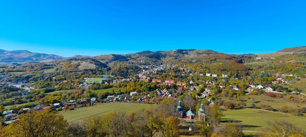 Výhľad z Kalvárie na Banskú Štiavnicu a Štiavnické vrchy